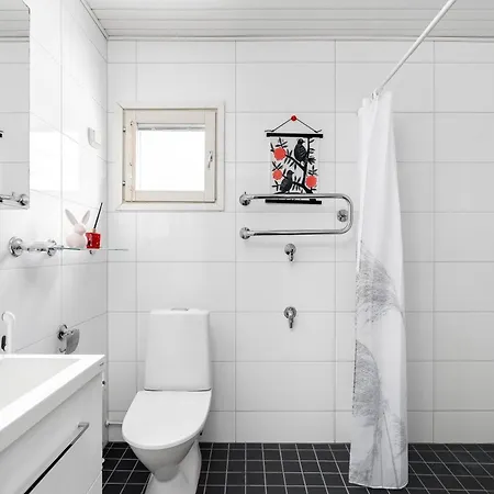 Private Near Metro, Free Parking,direct Bus From Airport * Helsinky