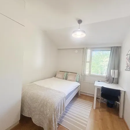 Rum i privatbostad Private Near Metro, Free Parking,direct Bus From Airport Helsingfors