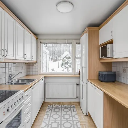 Kotimajoitukset Private Near Metro, Free Parking,direct Bus From Airport *